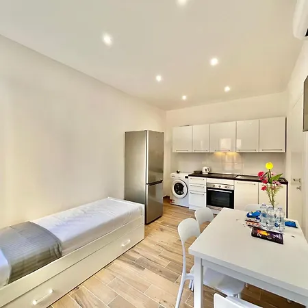 Azur One Bedroom Apartment In Central Menton * Μεντόν